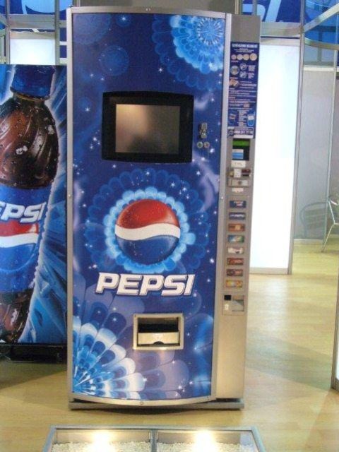 The same stand: the touchscreen set into the middle of a Pepsi machine — Akbil top-up paid by credit card, and the screen meant as an interactive city experience